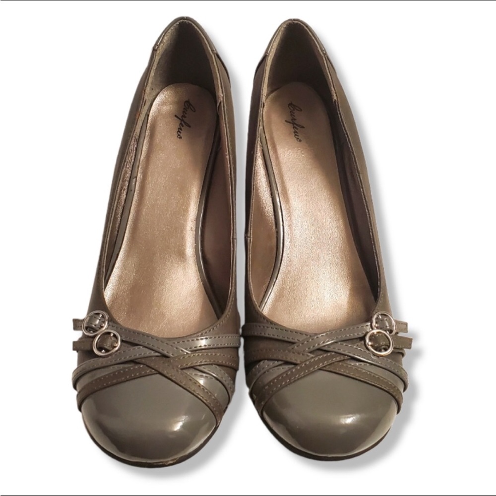 ❤️3/$30❤️Curfew Gray Buckle Pumps Round Toe Size 8 Style Pasha Kitten Heels